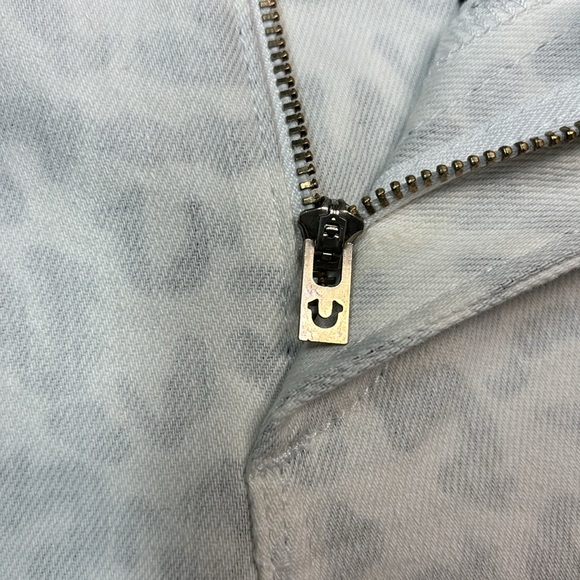 True Religion Women's Liv White Leopard Print Relaxed
Skinny Stretch Jean. Sz 27 - Picture 10 of 15